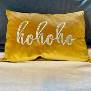 🎄 Yellow Christmas throw pillow from Rodeo Home. Great condition.